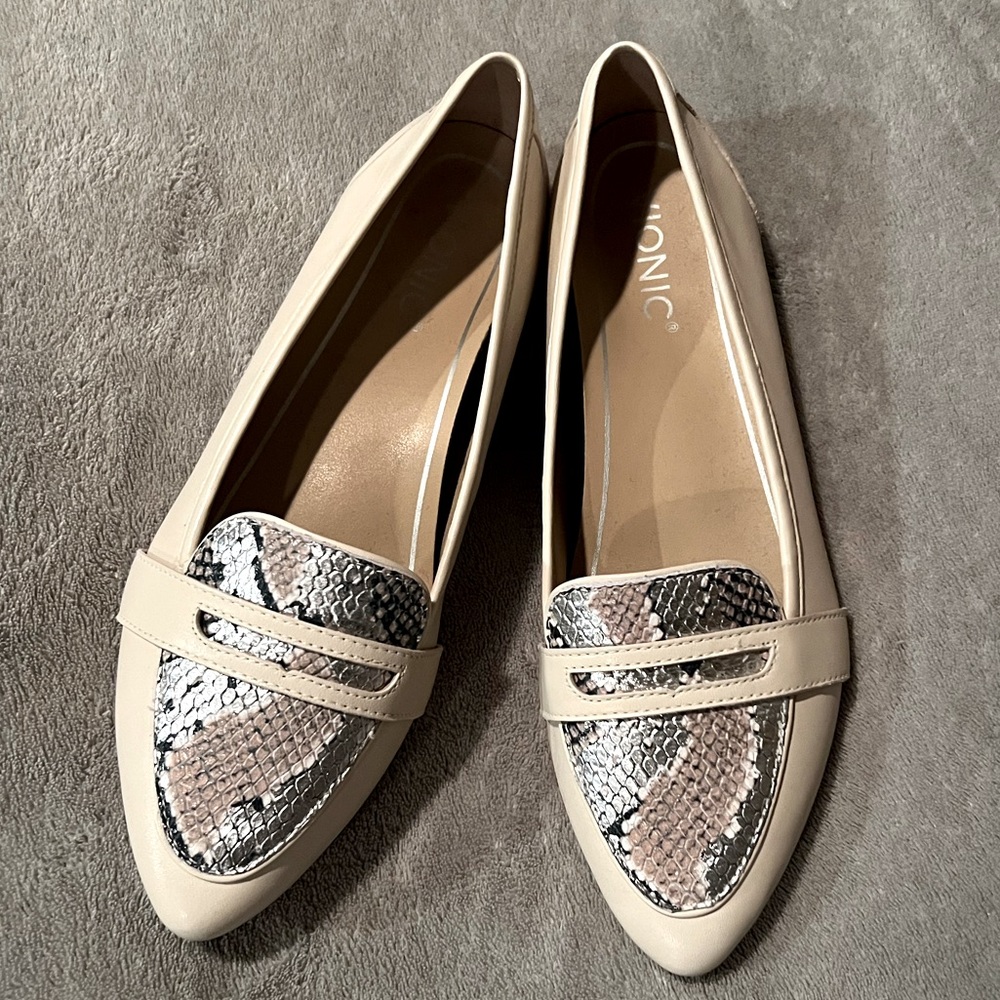 VIONIC loafer like new, no tags
